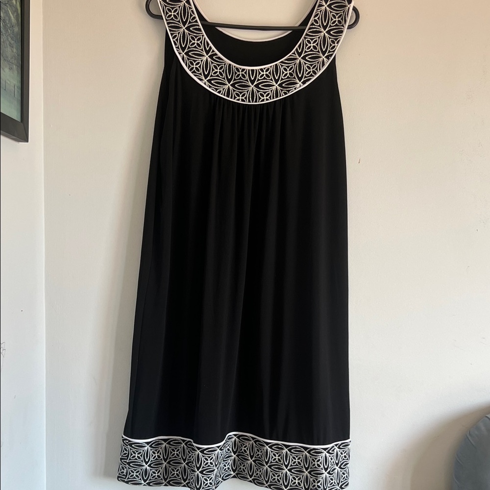 Elegant Black Midi Dress with White Accents.  CAJA # 1   C‎